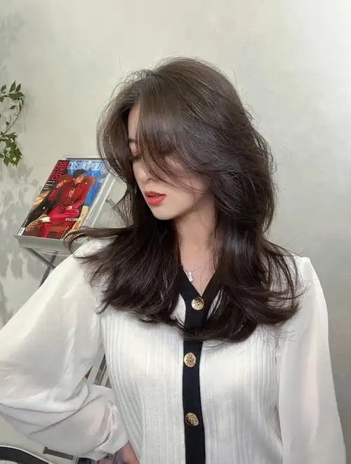 深茶棕色推荐 炒鸡质感的发色 炒鸡显白的发色 这样的茶色怎么能不爱