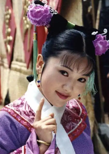 康熙微服私访记两女主角一个息影身家过亿一个却销声匿迹