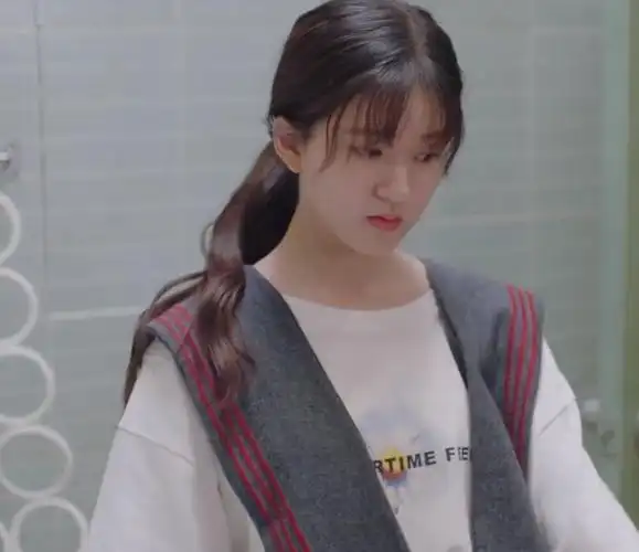 一不小心捡到爱顾安心赵露思同款白色印花t恤女毛呢领子时尚套装