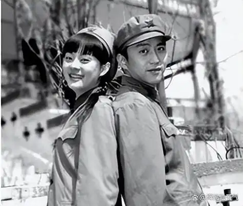 孙俪晒全家福庆祝结婚12周年,一双儿女正面出镜,再打脸婚变谣言