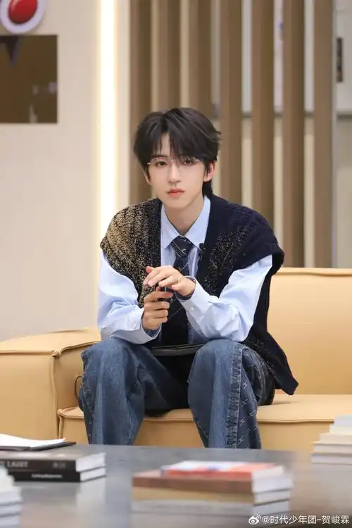 贺峻霖7015《令人心动的offer5》穿搭四则@时代少年团-贺峻霖在