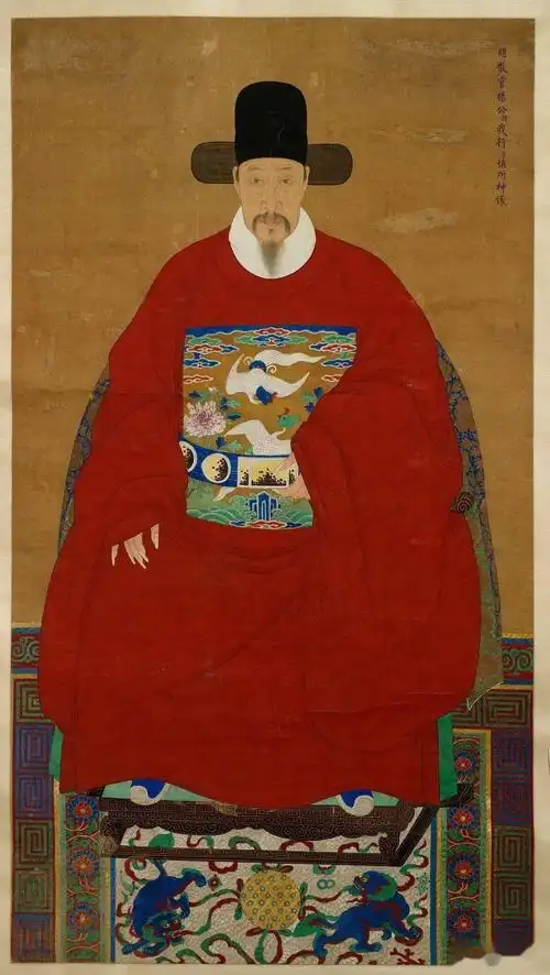 多是有历史根源可循的,这身妆扮里的纱帽和圆领袍都属于明代官员常服