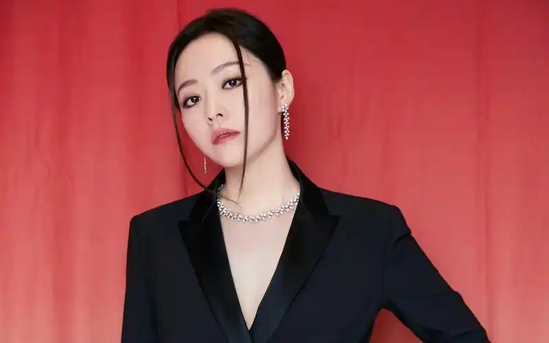 张靓颖冷艳性感壁纸-美女壁纸-高清美女图片-第7图-娟娟壁纸