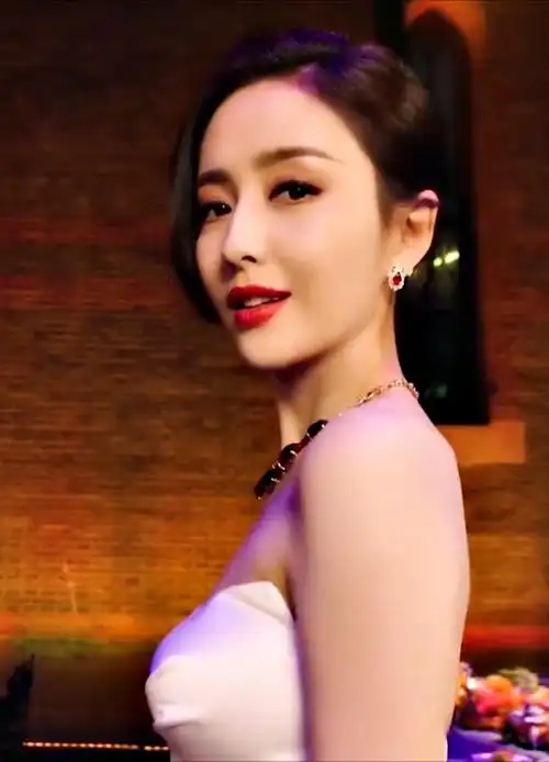 佟丽娅 陈姝君 两个人长得简直一模一样啊!