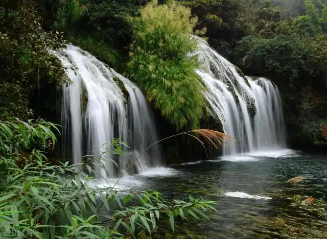 抬眼就是青山绿水