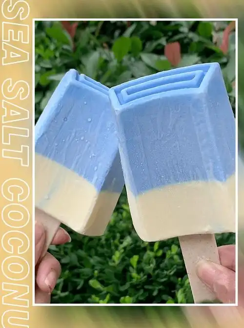 cr:小红书@小熊的备忘录咬上一口还是钟薛高一如既往的丝滑口感,蓝色