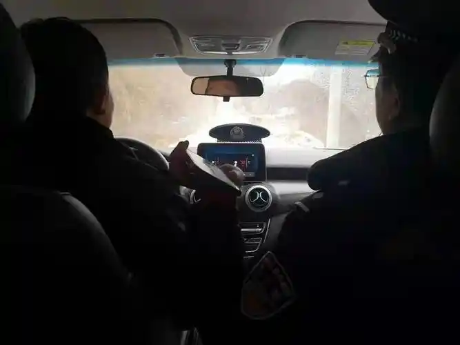 最美警察蓝守护不打烊