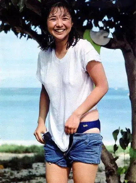 宫崎美子发行全新写真集 开售当日登上日本热搜