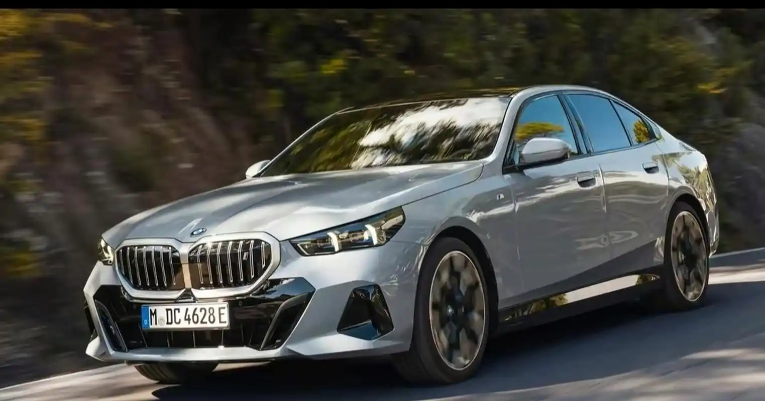 日前,宝马推出了全新第八代宝马5系车型.