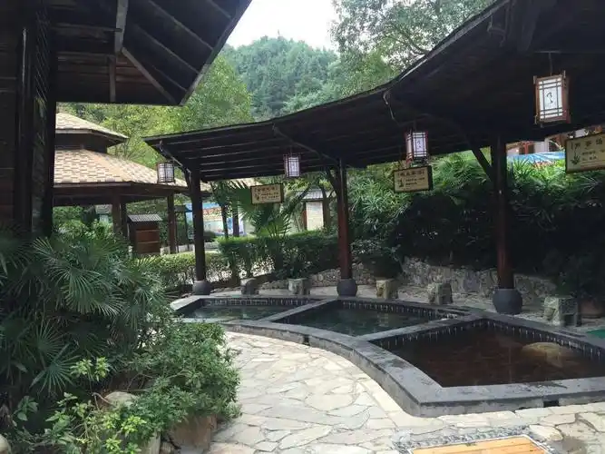 明月山天沐温泉度假村位居 a target="_blank" href="/item/江西省