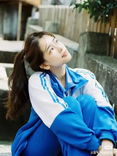 十七岁的校服女孩写真