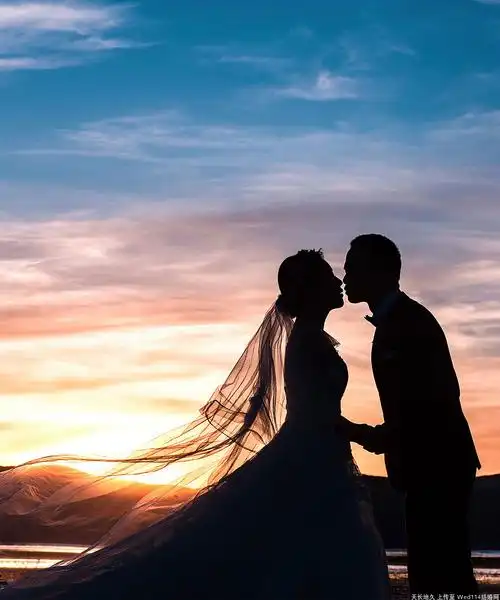 爱情不是最初的甜蜜,而是繁华退却依然不离不弃