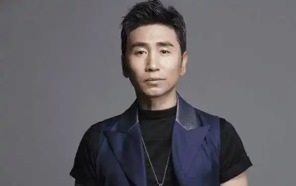 原创这两位70后男明星都很优秀一位是实力演员一位是知名歌手