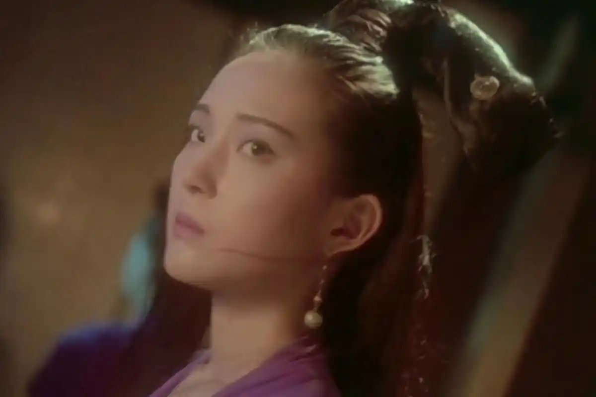 薛芷伦的美鲜明突出,她也曾与王祖贤飙戏