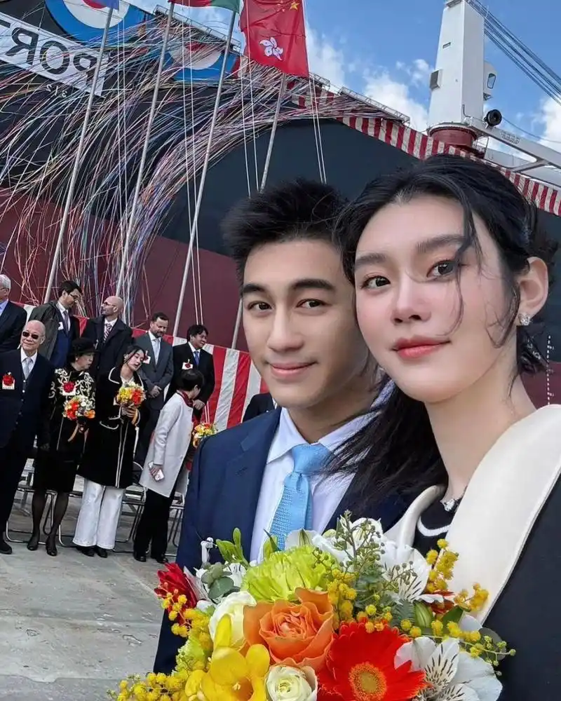 何猷君为爱妻庆生,奚梦瑶出席自家邮轮下水仪式,深得四太宠爱
