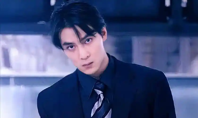 吴彦祖老到认不出,48岁的年纪看着像60岁,一脸褶子发际线堪忧_因为