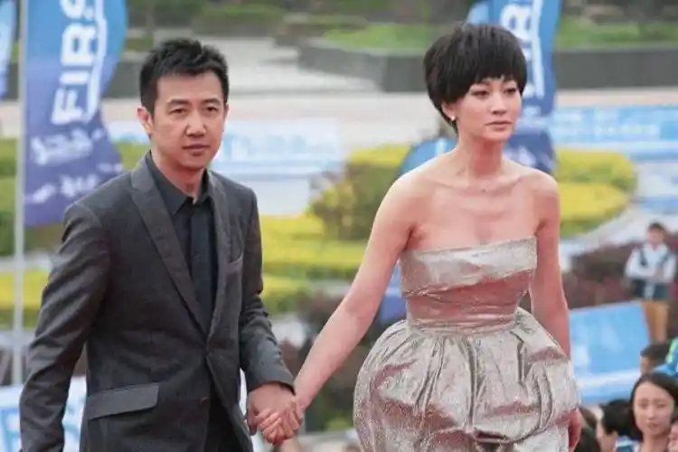 李小冉情路虽坎坷终获人间清醒赞誉翻身之日已至