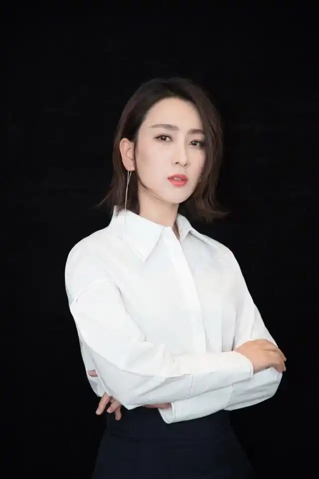 37岁马苏做新款发型这次可算剪对发型了摩卡波波头超时尚