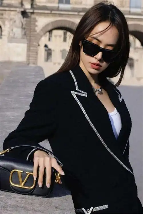 蔡依林太敢穿演出服不打马赛克不敢看网友直呼说不知道要看哪