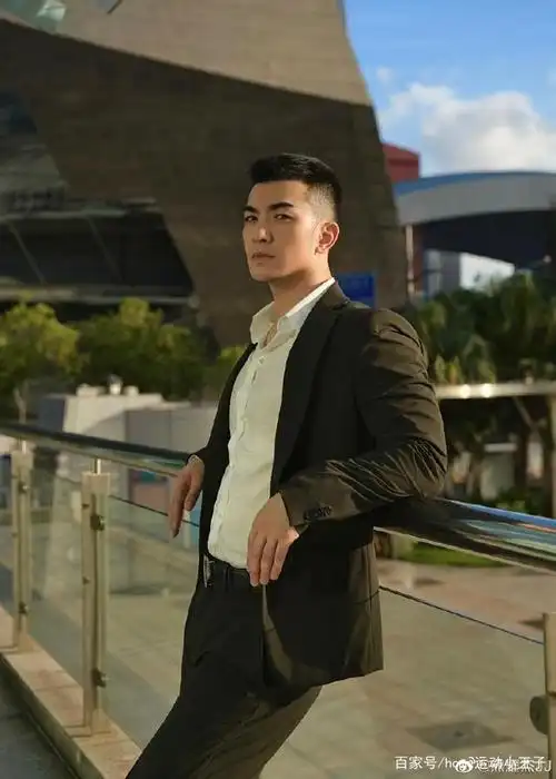 男人味十足的正装型男,会是你们的理想男友吗?