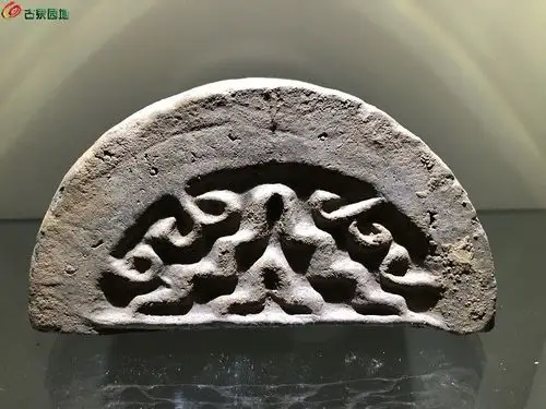 漂亮的战国山云纹瓦当