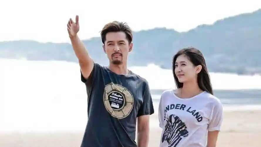 胡歌深夜发博与江疏影余情未了