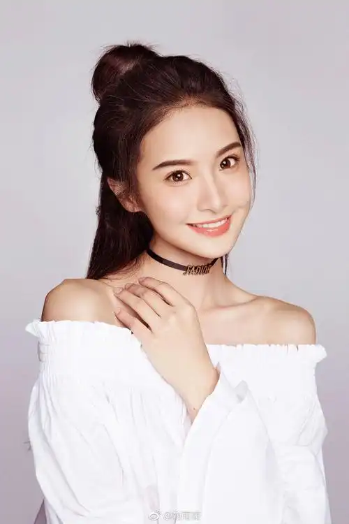 90后美女赖雨濛高清个人写真照1995年3月18日出生于北京市,毕业于首都