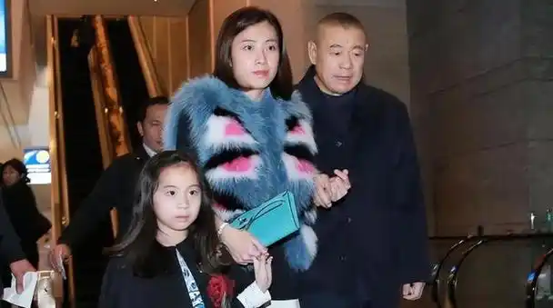 恩爱15年分走富豪刘銮雄七百亿如今甘比的真面目已暴露