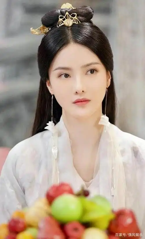 《军师联盟》中最美甄宓扮演者张芷溪性感时尚美图精选