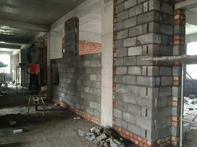 综合楼砌墙砖今日完工