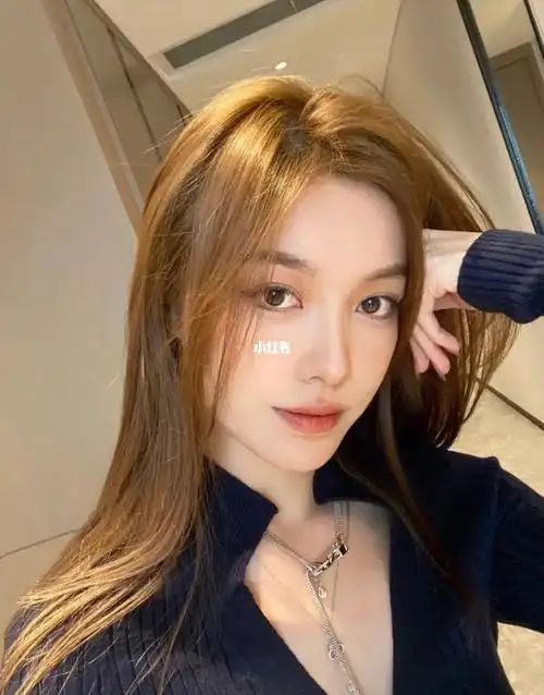 快去染这个贼温柔的蜂蜜茶色～素颜也显白显白发色不用漂发色秋冬发色