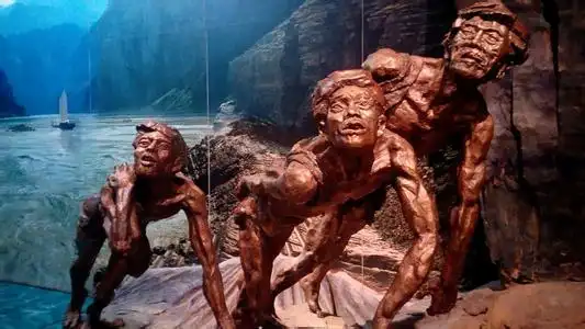 直击男女裸体纤夫日常令人心酸的照片