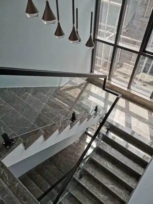 室内玻璃楼梯扶手常用指南【杭州顺发楼梯店】