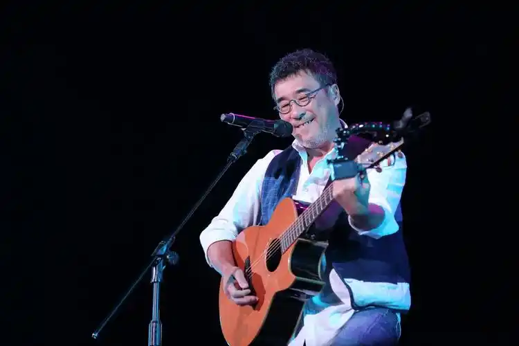 李宗盛台北办个唱唱当爱已成往事落泪