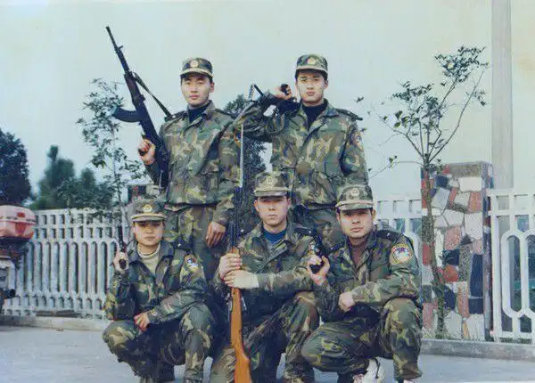 1995年成都特警2005年成都特警90年代巡逻民警2019年巡逻民警1979年