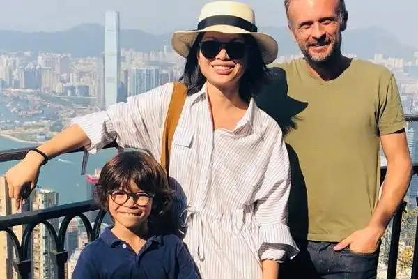 吕燕:中国第一"丑模",靠魅力追到法国老公,混血儿子高颜值