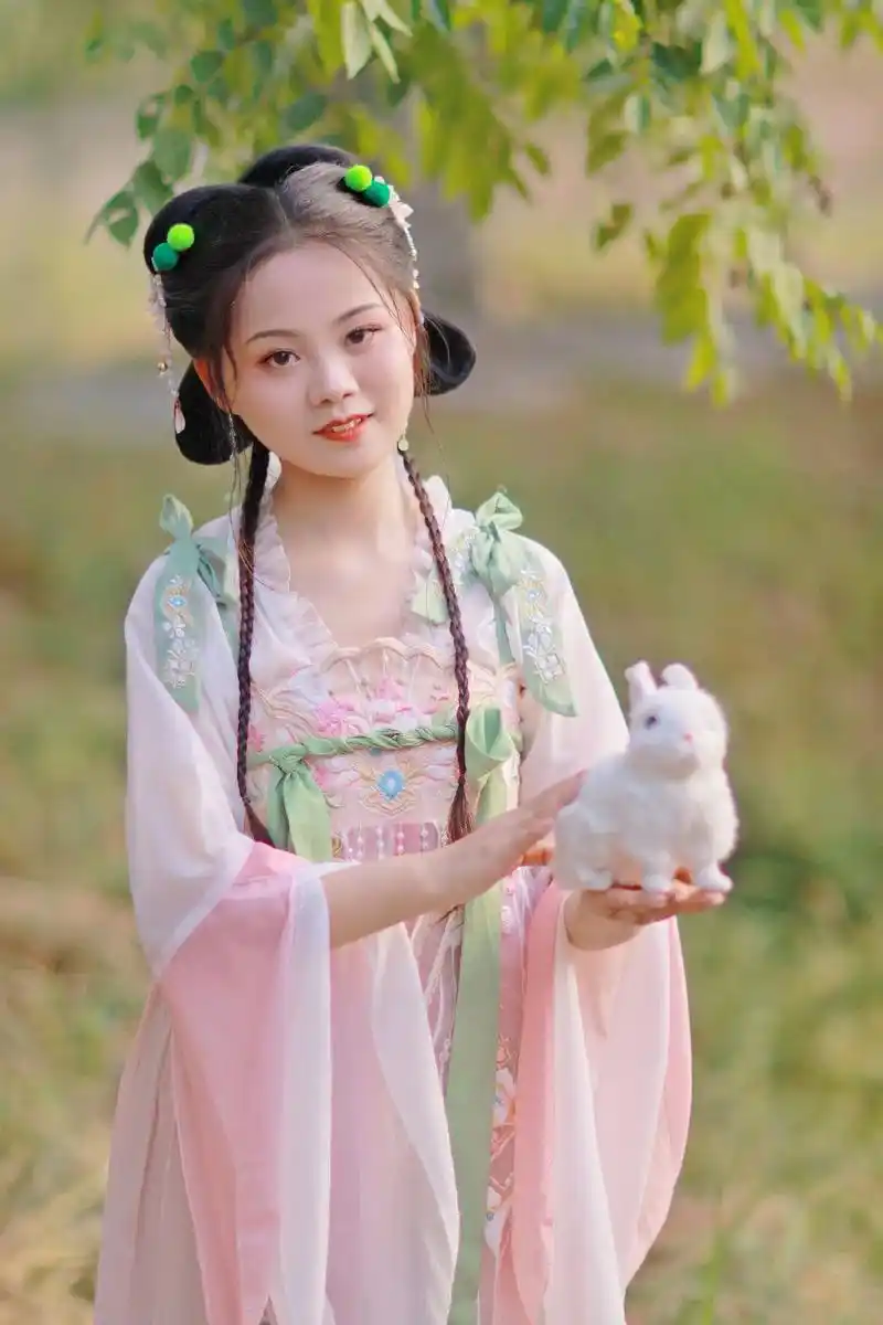 可爱的汉服少女#古风摄影 #汉服约拍 #客片分享 #写真 # - 抖音