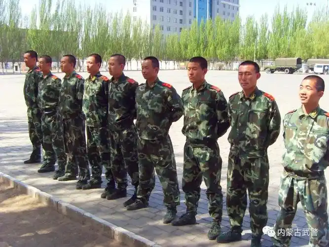 这些武警军装,你穿过哪一身?_服装