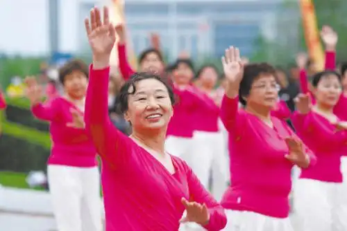 动次打次的广场舞,为何成为老年人的最爱?