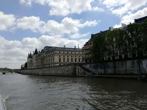 塞纳河畔的美景