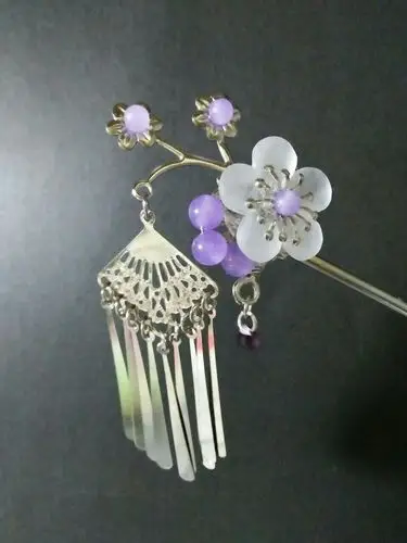 小说 人鱼也恋爱2 姓名:蜀淋音 年龄:15 性格:可爱,逗逼,大方 星座