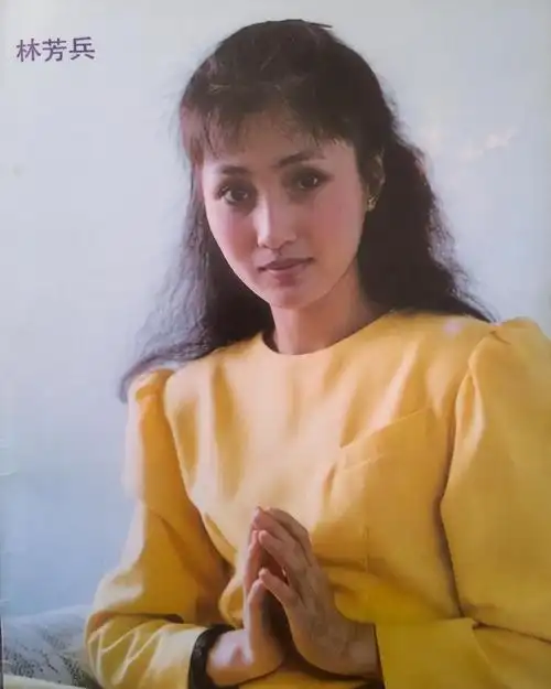 回顾林芳兵出道时遭人算计退圈后被丈夫宠爱30年儿子是她骄傲