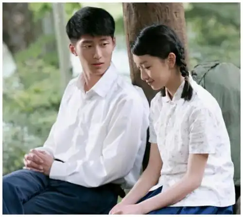 张艺谋导演10年前的电影《山楂树之恋》,一举捧红了周冬雨和窦骁两个