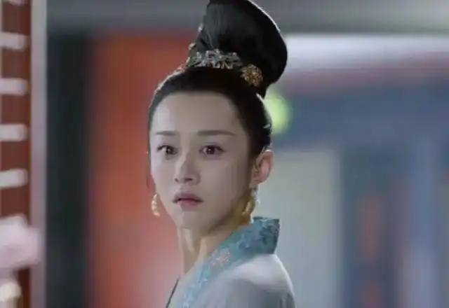 情愫,此时的李世民,再也压抑不住当时内心的邪火,看着楚楚动人的杨氏