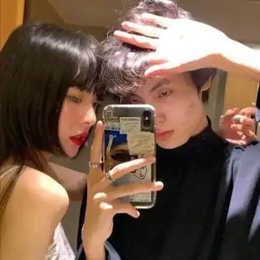 情侣头像真人一人一半很恩爱