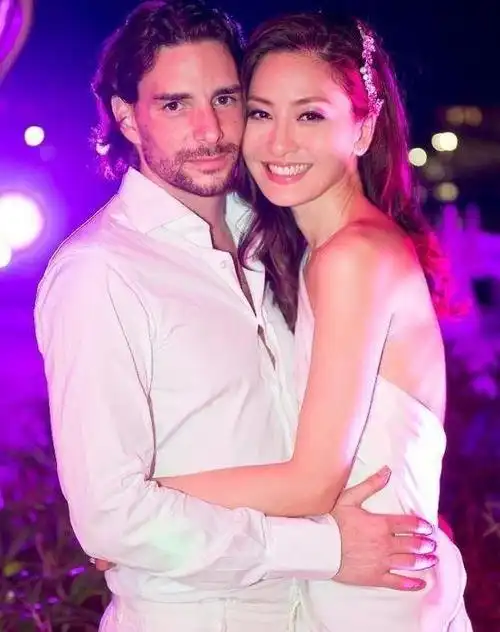 姐姐周汶锜老公不忠 妹妹周丽淇俘获有妇之夫