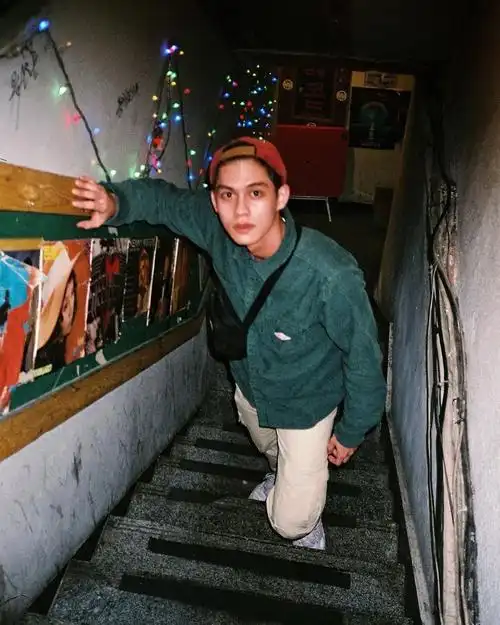 泰国男演员 bright 中美泰三国混血   身高 183cm 的配置