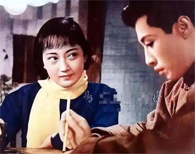 心刚能与美貌动人的王晓棠成为一对,他却选择了与战友杨昭彩共度余生