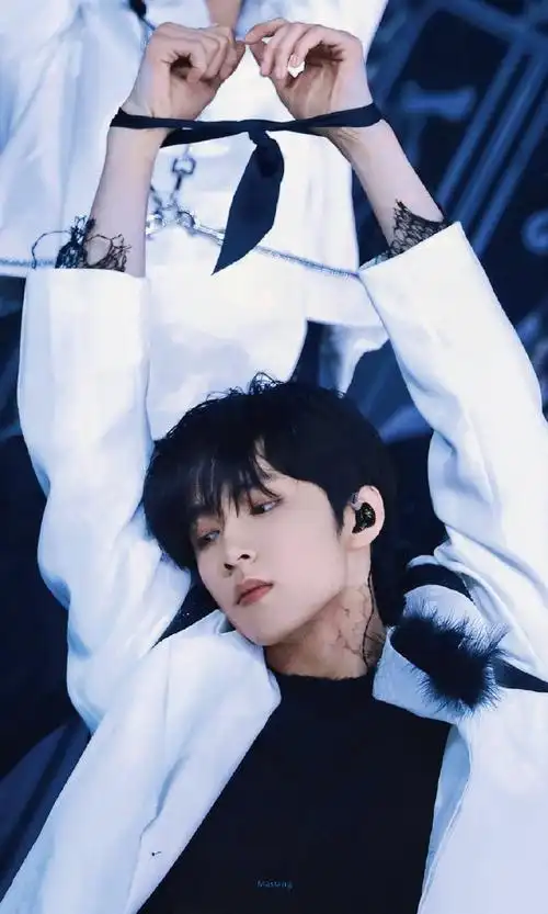 刘耀文睡前vlog##一人一张明星氛围感神图