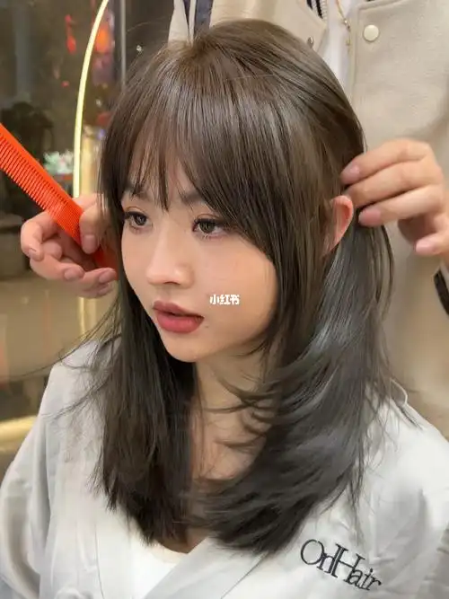 圆脸方脸很需要这款发型